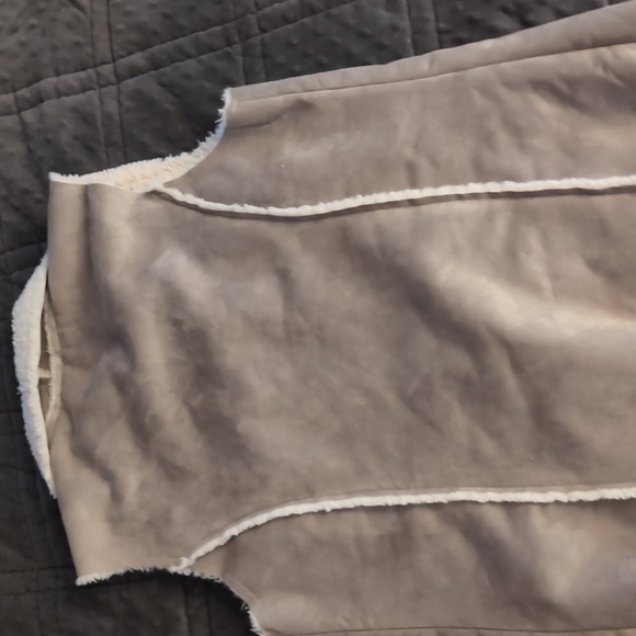 Vest - Picture 5 of 5